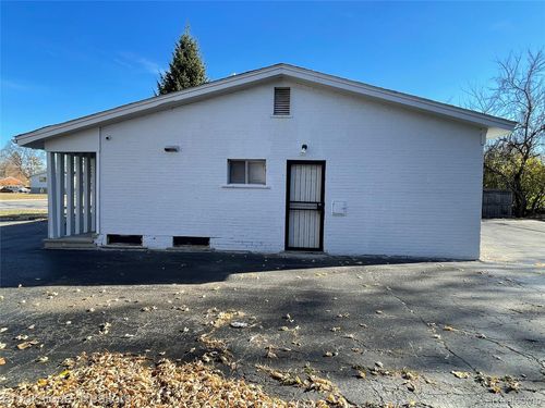 27122 W 10 Mile Road, Southfield, MI, 48075 | Card Image