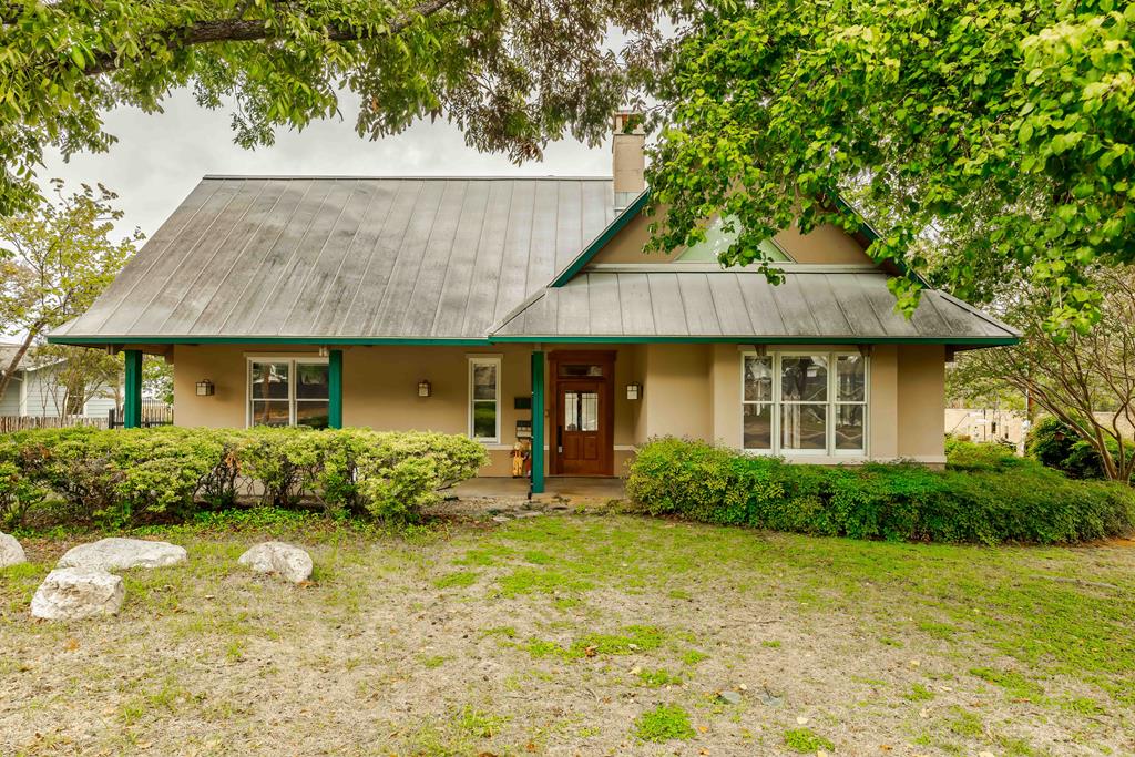 Travis St, Fredericksburg, TX 78624