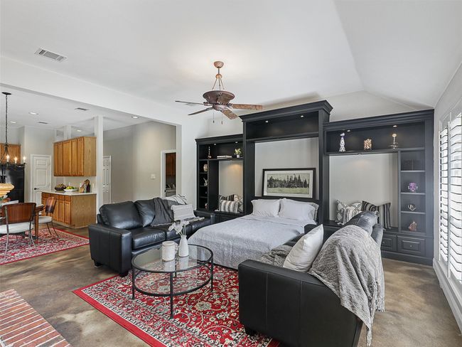 with Murphy Bed | Image 7