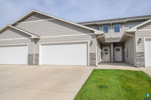 9064 W Ark Pl, Sioux Falls, SD, 57106-8542 | Card Image