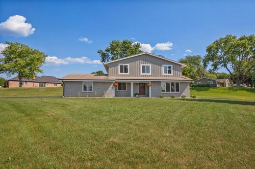 890 Janacek Road, Brookfield, WI, 53045 | Card Image