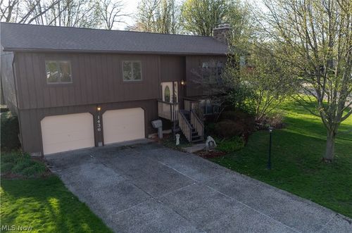 1436 Forrest Dr, Barberton, OH, 44203-7636 | Card Image