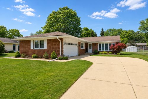 1742 E Tano Ln, Mount Prospect, IL, 60056-1718 | Card Image