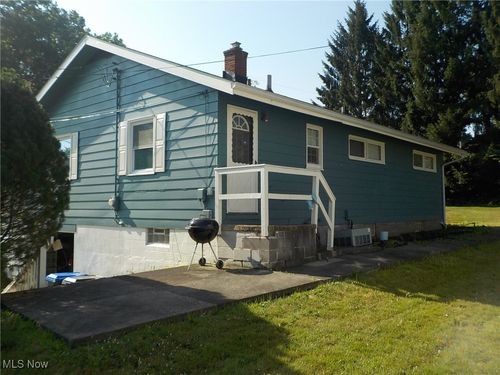 1686 Underwood St, Cuyahoga Falls, OH, 44221-4036 | Card Image
