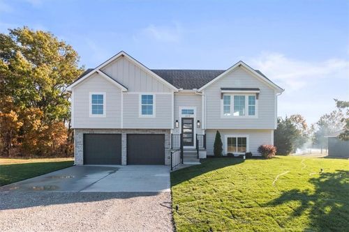 317 Ne 51st Rd, Warrensburg, MO, 64093-7490 | Card Image