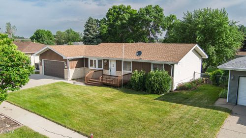 402 Tulsa Ave, Bismarck, ND, 58504-6528 | Card Image