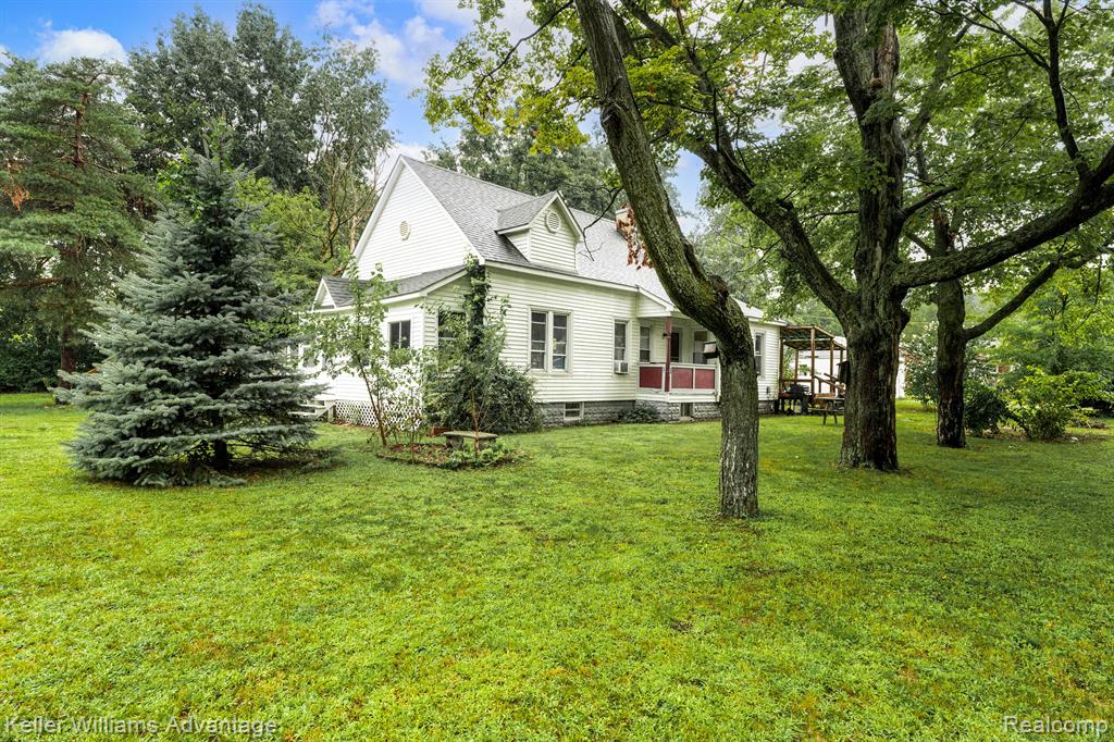 Sturges St, Port Huron, MI 48060