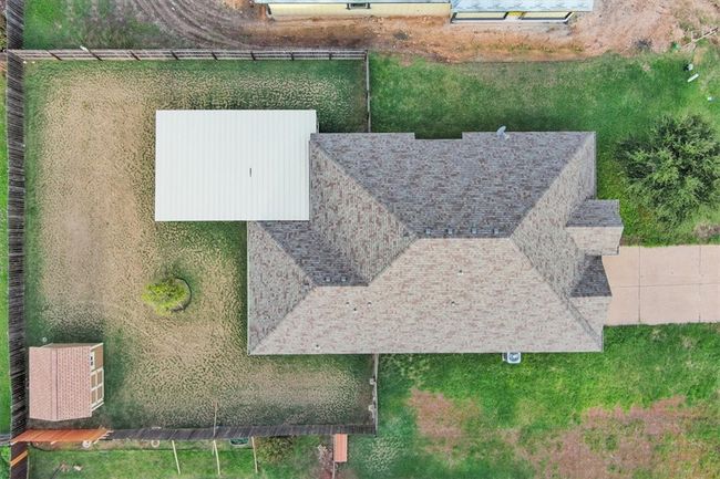 507 Navajo Trl, House other with 3 bedrooms, 2 bathrooms and 2 parking in McGregor TX | Image 10