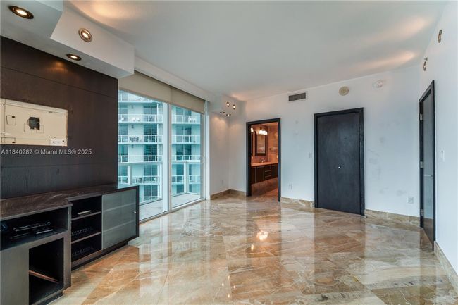 APT-3715 - 1900 N Bayshore Dr, Condo with 2 bedrooms, 3 bathrooms and null parking in Miami FL | Image 21