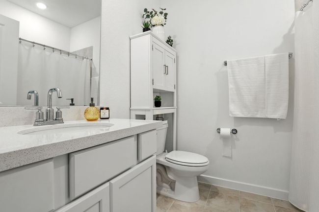 Guess bathroom | Image 16