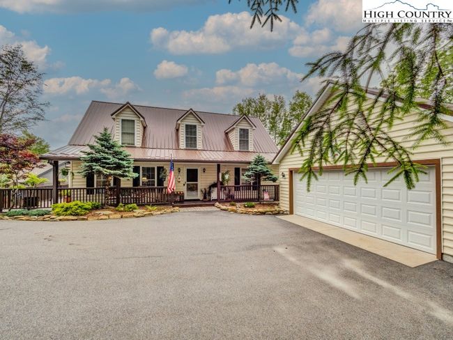 You can seriously park at least 6 or 7 cars here plus the 2 car garage! | Image 5