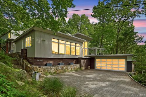 12 Seely Pl, Scarsdale, NY, 10583-2609 | Card Image