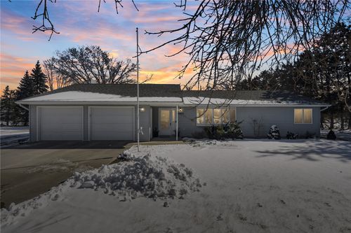 3885 Mohler Rd, Center Point, IA, 52213-9775 | Card Image