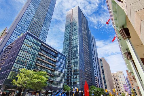 2308-110 Charles St E, Toronto, ON, M4Y1T5 | Card Image