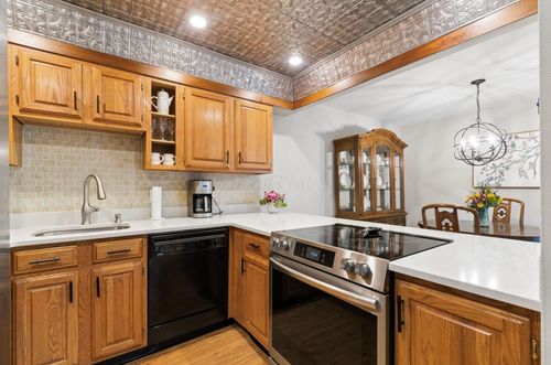 b-1555 Lafayette Dr, Columbus, OH, 43220-6811 | Card Image