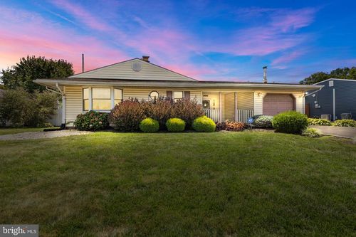 98 Pinewood Dr, LEVITTOWN, PA, 19054-3610 | Card Image