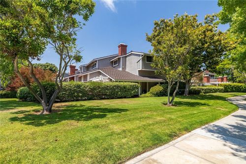 11 Catalina Ct, Manhattan Beach, CA, 90266-7208 | Card Image