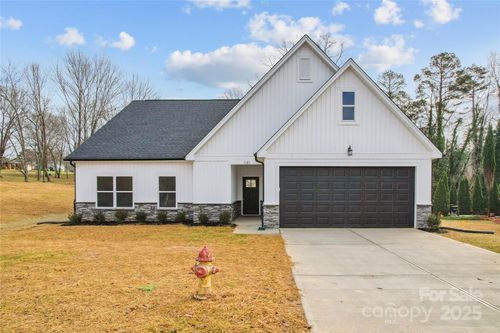 141 Quail Hollow Dr, Kings Mountain, NC, 28086-9401 | Card Image