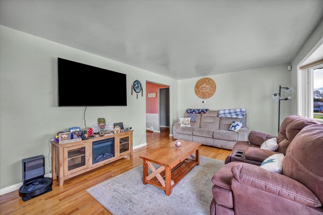 117 E Side Dr, House other with 3 bedrooms, 2 bathrooms and null parking in Wallingford CT | Image 4