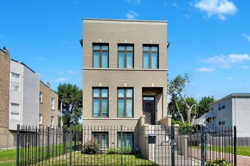 700 E 46th St, Chicago, IL, 60653-2442 | Card Image