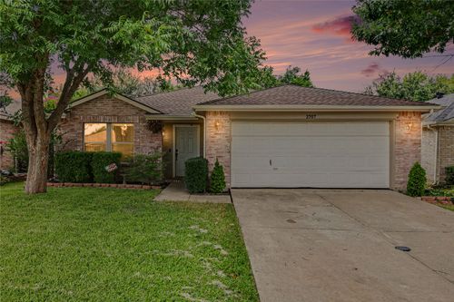 2707 Mountain View Dr, McKinney, TX, 75071-2528 | Card Image