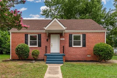 View of front of house featuring a front lawn | Image 1