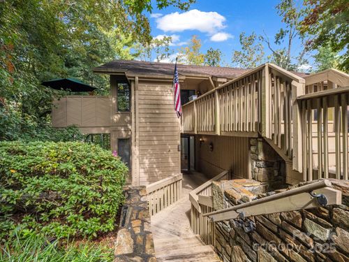 405 N Scarlet Oak Ln, Hendersonville, NC, 28791-2913 | Card Image