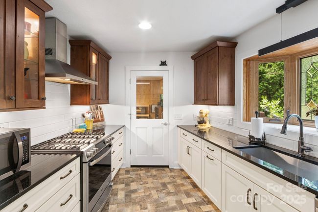 188 Echo Dr, House other with 3 bedrooms, 3 bathrooms and null parking in Laurel Park NC | Image 13