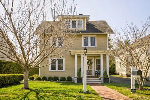 28 Lindbergh St, Locust Valley, NY, 11560-1810 | Card Image