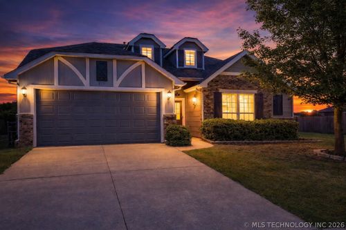 10933 N 154th East Ave, Owasso, OK, 74055-5466 | Card Image