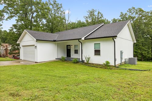 111 Friel Dr, Waverly, TN, 37185-1933 | Card Image