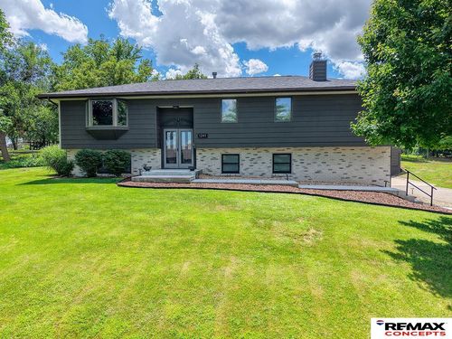 1241 Beechcraft Rd, Lincoln, NE, 68527-9479 | Card Image