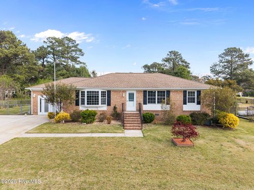 404 Maplehurst Dr, Jacksonville, NC, 28540-7818 | Card Image