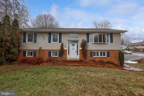 402 Philmont Dr, LANCASTER, PA, 17601-2822 | Card Image