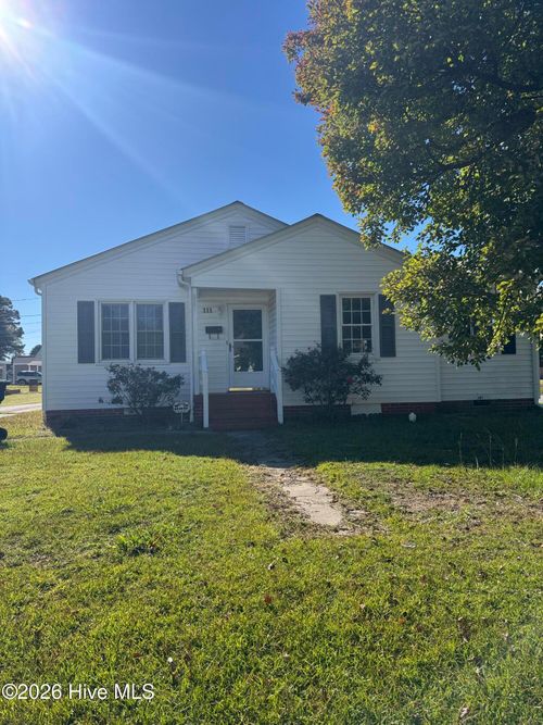 111 Victoria Ave, Williamston, NC, 27892-1556 | Card Image