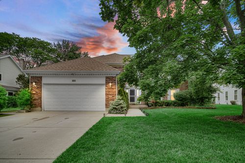 320 Brampton Ln, Arlington Heights, IL, 60004-1376 | Card Image