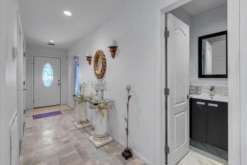 239 Pond View Ln, Smithtown, NY, 11787-5203 | Card Image
