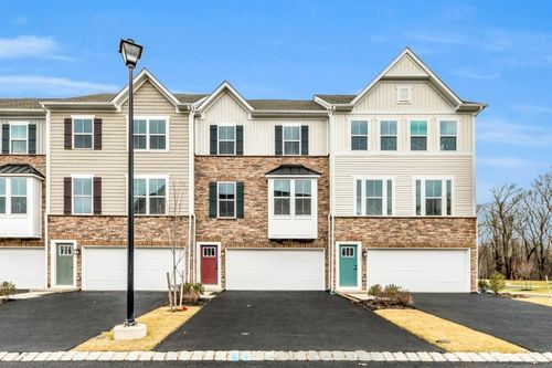 21 Peckwell St, Budd Lake, NJ, 07828-1454 | Card Image