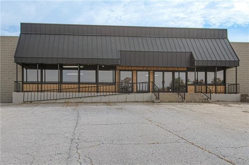 4541 S Noland Rd, INDEPENDENCE, MO, 64055-4744 | Card Image