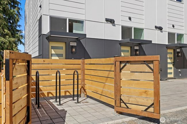 A - 6032 42 Nd Ave Sw, Townhouse with 3 bedrooms, 3 bathrooms and null parking in Seattle WA | Image 26