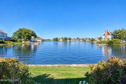 7 W Crossway, Old Greenwich, CT, 06870-2431 | Card Image