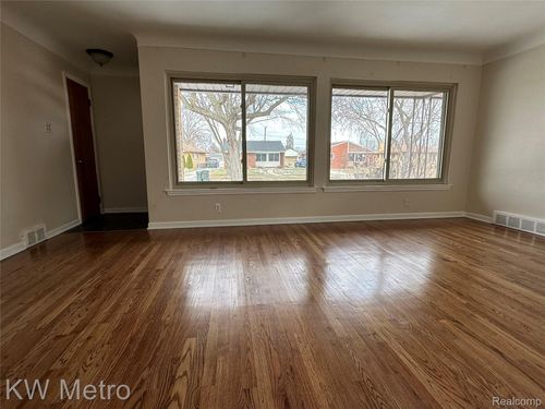 21624 Winshall St, Saint Clair Shores, MI, 48081-1216 | Card Image