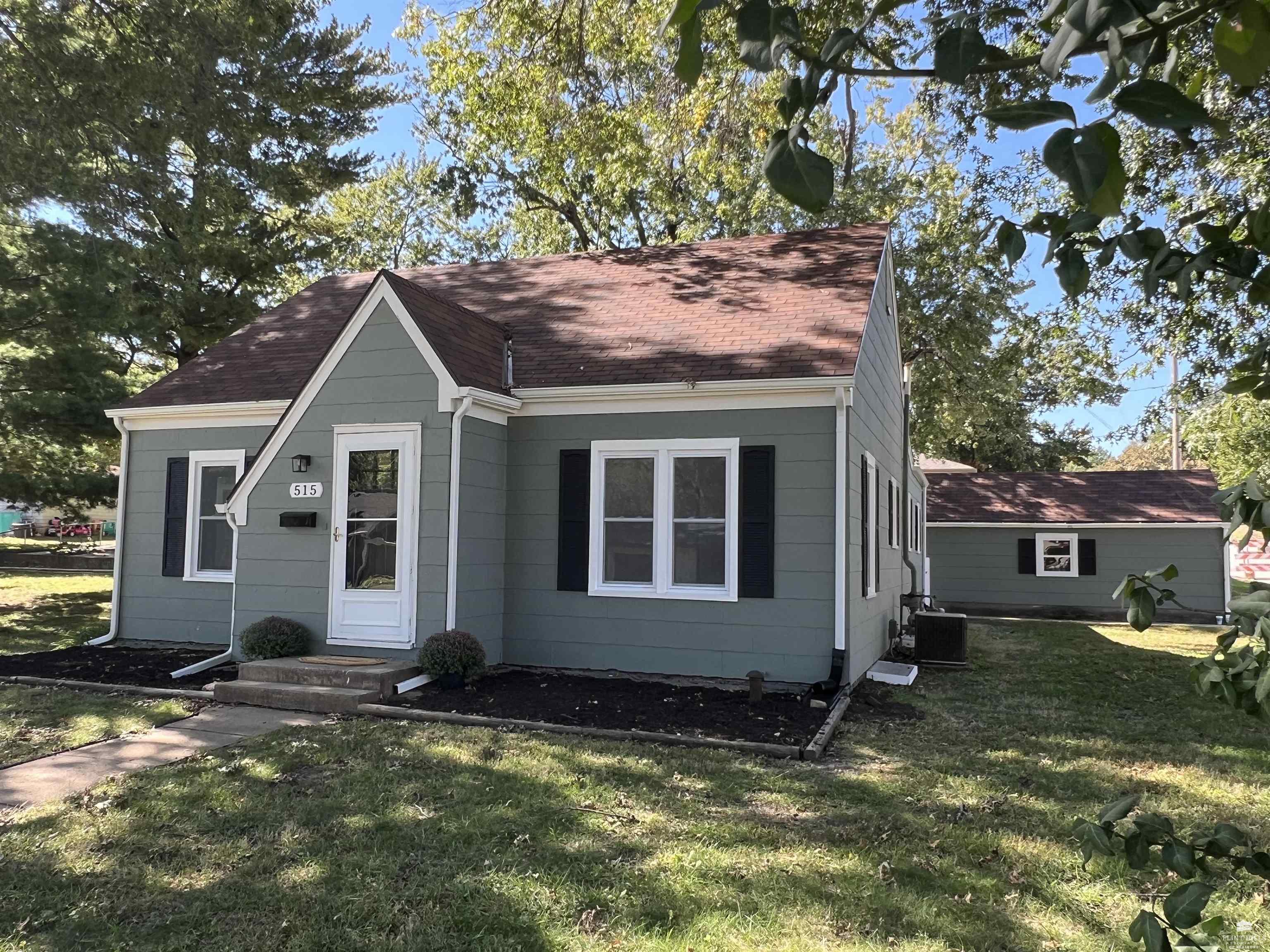 515 Chestnut St, For Sale in Wamego - eXp Realty