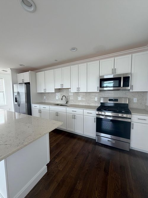 3a-375 Crescent, Chelsea, MA, 02150 | Card Image