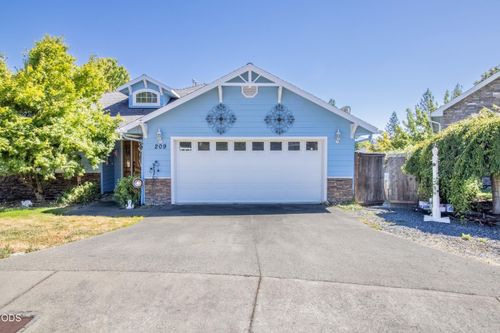 209 Stone Fly Ct, Grants Pass, OR, 97526-7102 | Card Image