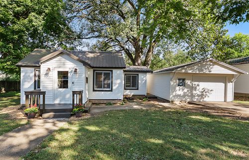 608 N Douglas St, Roanoke, IL, 61561-7568 | Card Image