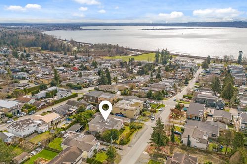 4-1040 Parker St, White Rock, BC, V4B4R7 | Card Image