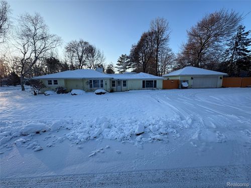 2374 Bradford Dr, Grand Blanc, MI, 48507-4404 | Card Image
