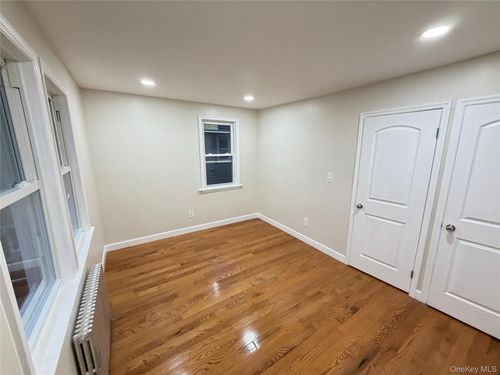 118 202nd St, Saint Albans, NY, 11412-3534 | Card Image