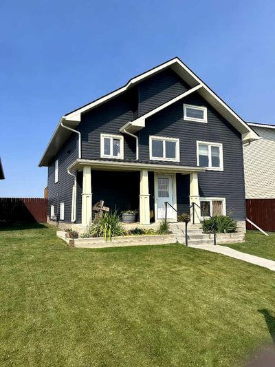 1022 Livingston Way, House detached with 2 bedrooms, 2 bathrooms and null parking in Pincher Creek AB | Image 2